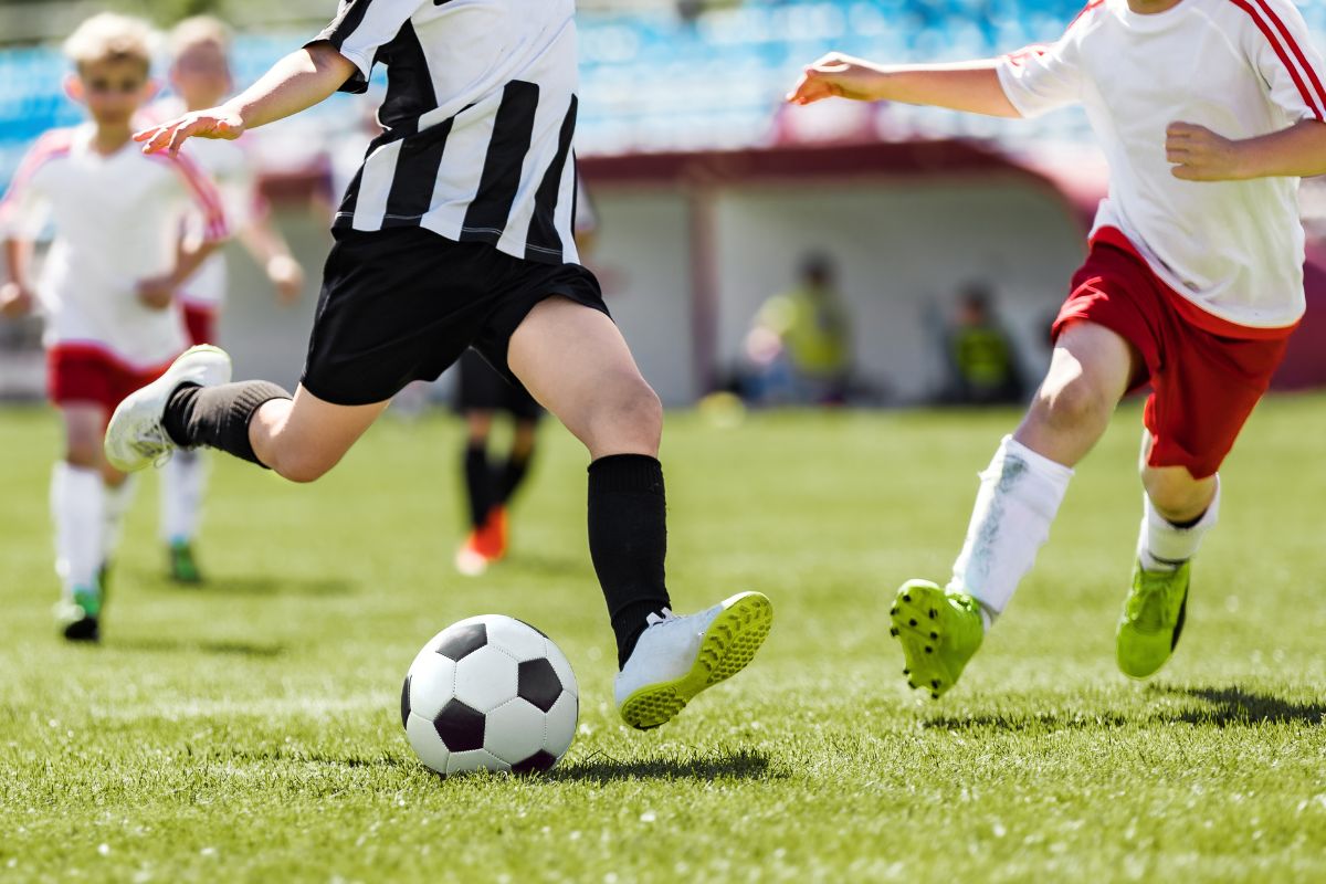 How Many Miles Do Soccer Players Run In A Game Soccer Handbook